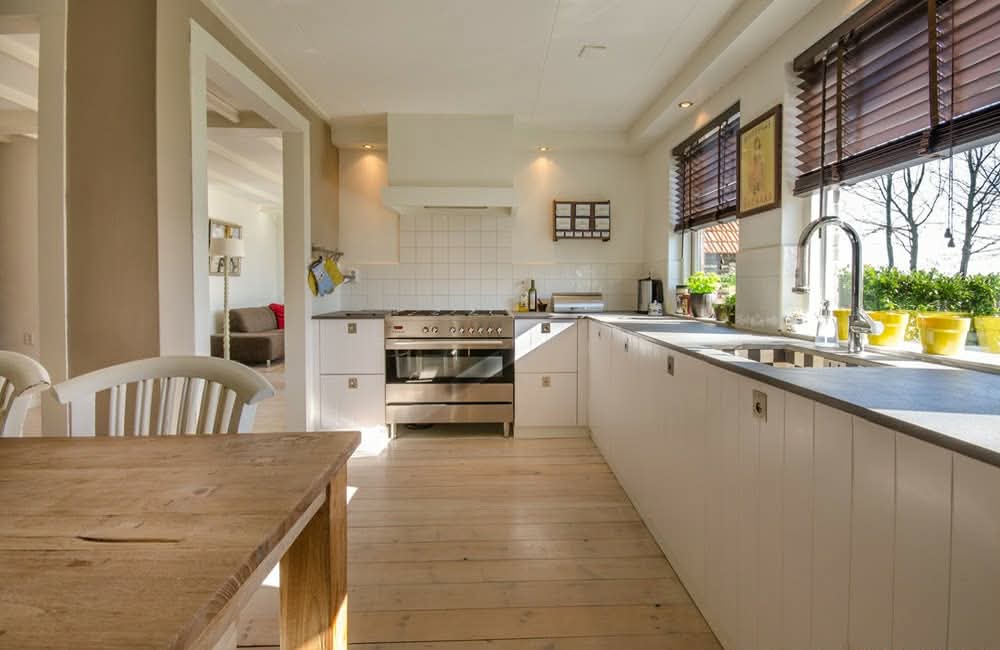 Kitchen cleaned and polished for deposit return